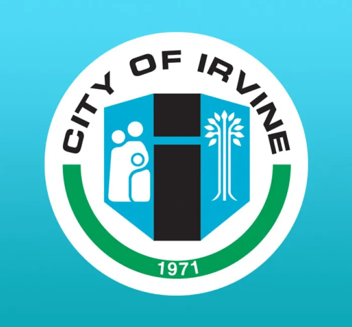 Flag of the City of Irvine. Light blue with official seal depicting family, tree, and '1971'.